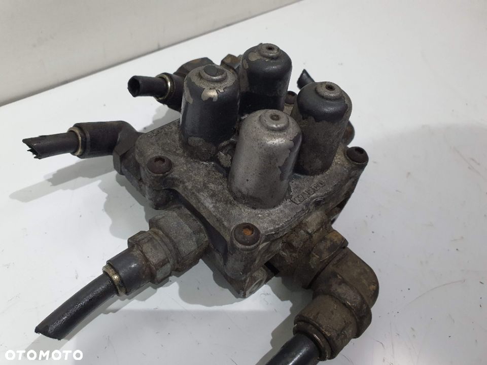 ZAWÓR CZTEROOBWODOWY WABCO 9347141230 - 2