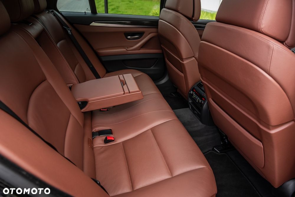 BMW Seria 5 M550d xDrive - 38