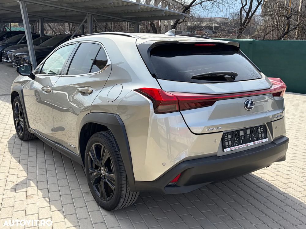 Lexus UX - 3