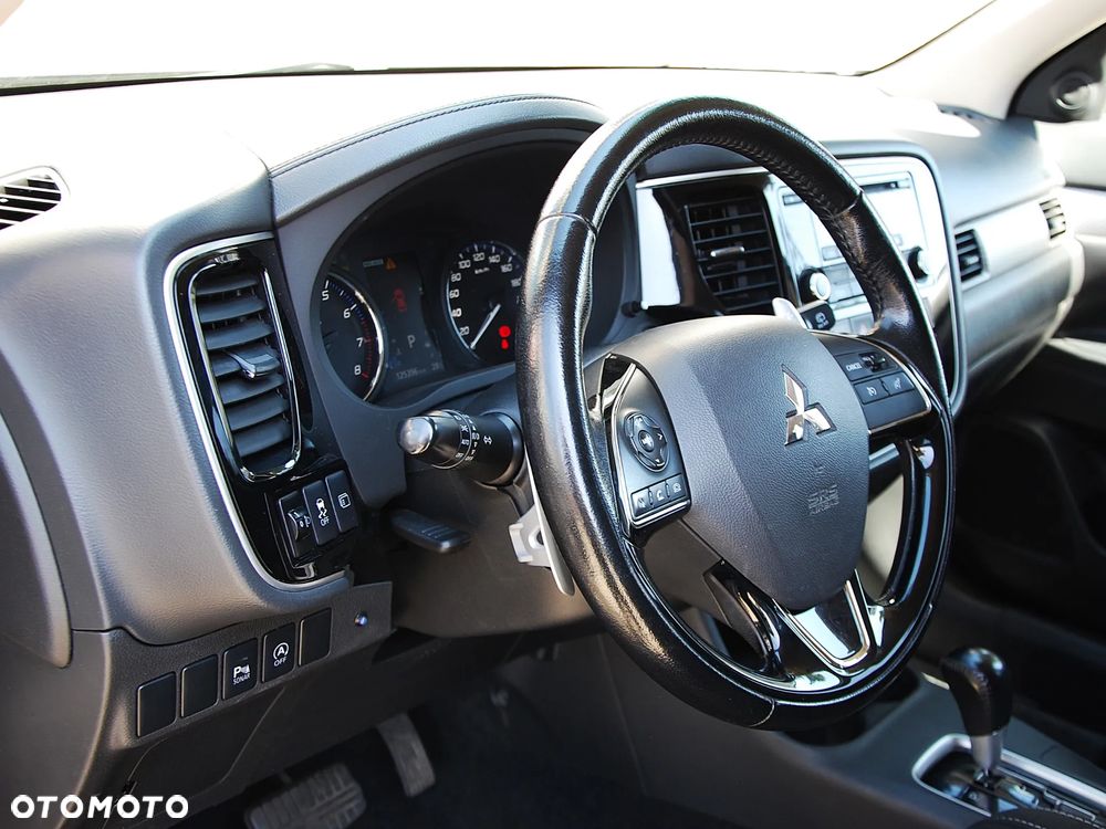 Mitsubishi Outlander 2.0 Intense + 4WD CVT - 17