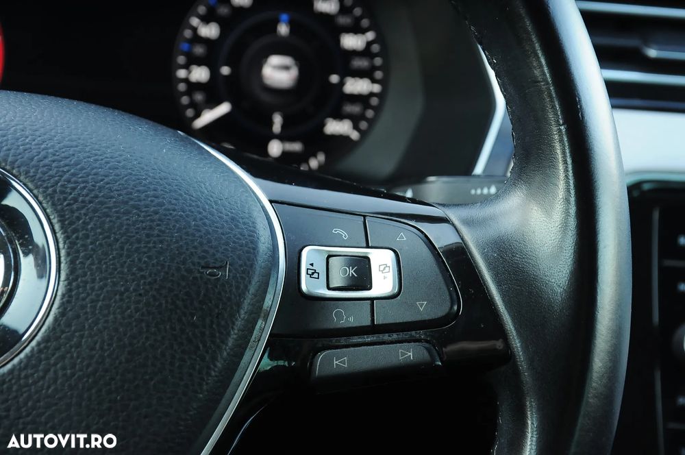 Volkswagen Passat 2.0 TDI DSG Highline - 13