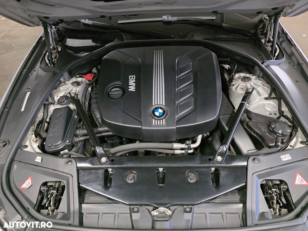 BMW Seria 5 520d Aut. - 13