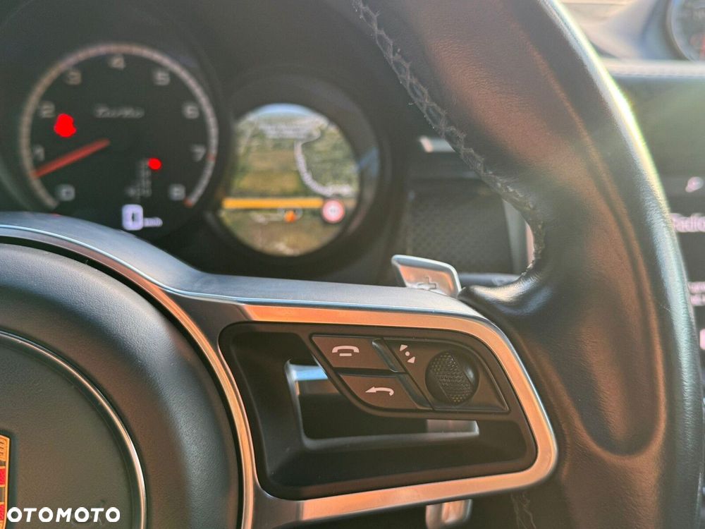 Porsche Macan Turbo - 23