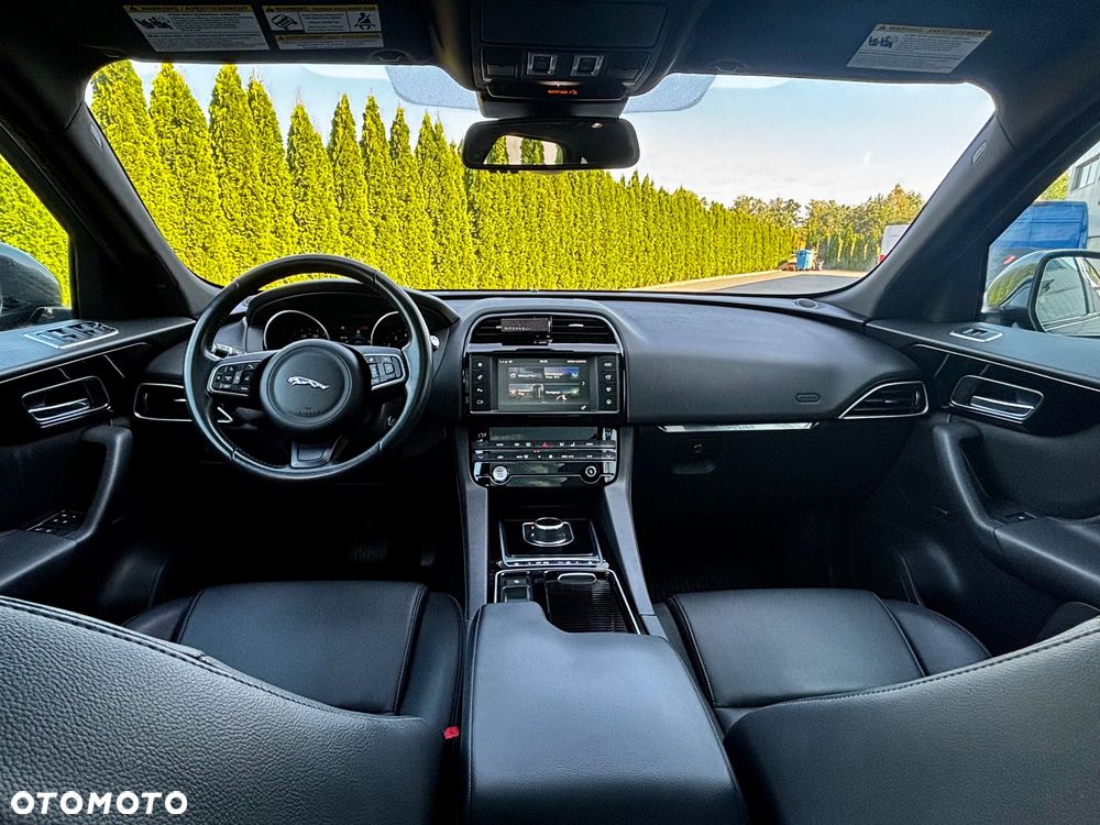 Jaguar F-Pace 25t AWD Prestige - 7