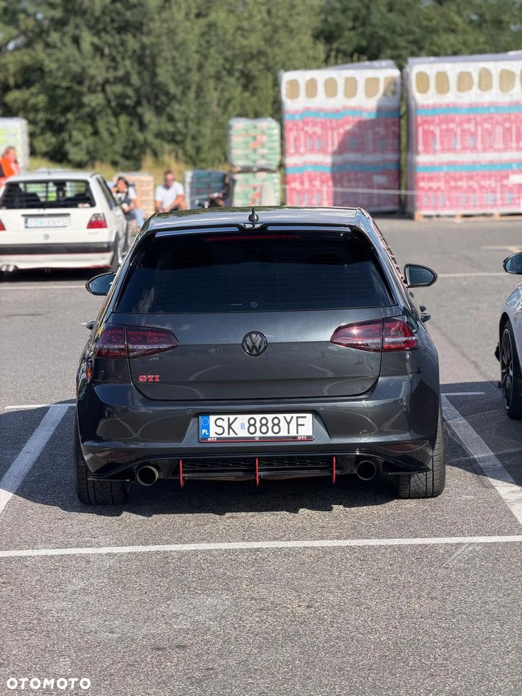 Volkswagen Golf - 25