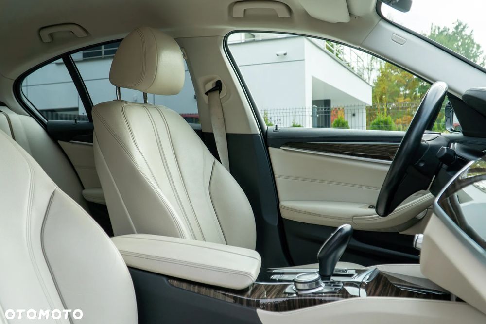 BMW Seria 5 520d Luxury Line - 9