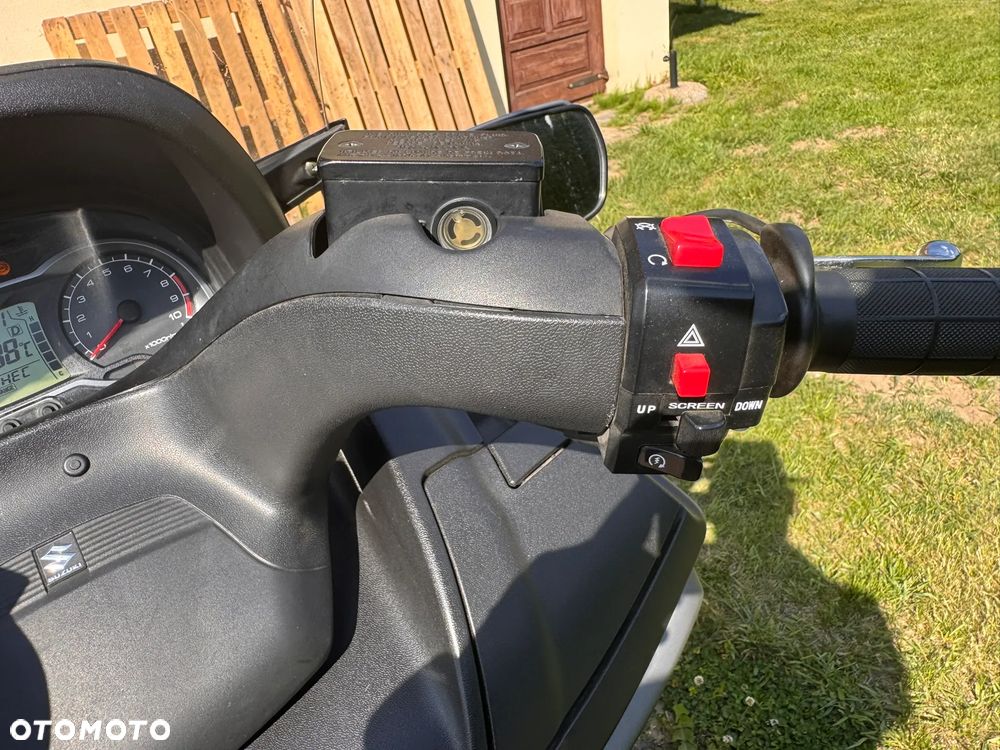 Suzuki Burgman - 10