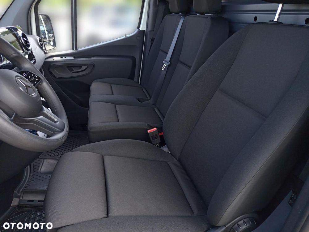 Mercedes-Benz Sprinter - 12