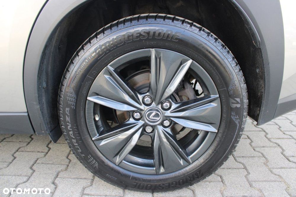 Lexus UX - 9