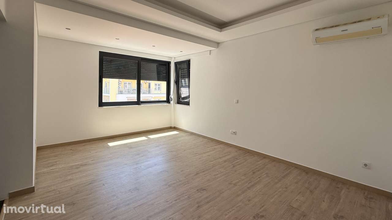 Apartamento T3 totalmente renovado em Pinhal Novo - Grande imagem: 2/19