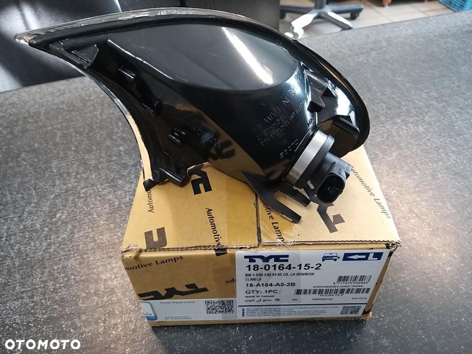 Lampa kierunkowskazu migacz  przód Lewa  (przezroczysty, PY21W) BMW 3 E46 06.01-09.06 - 2
