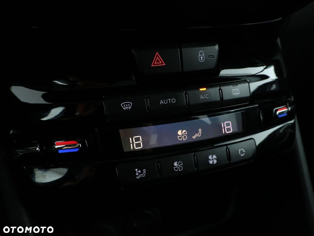 Peugeot 2008 - 13