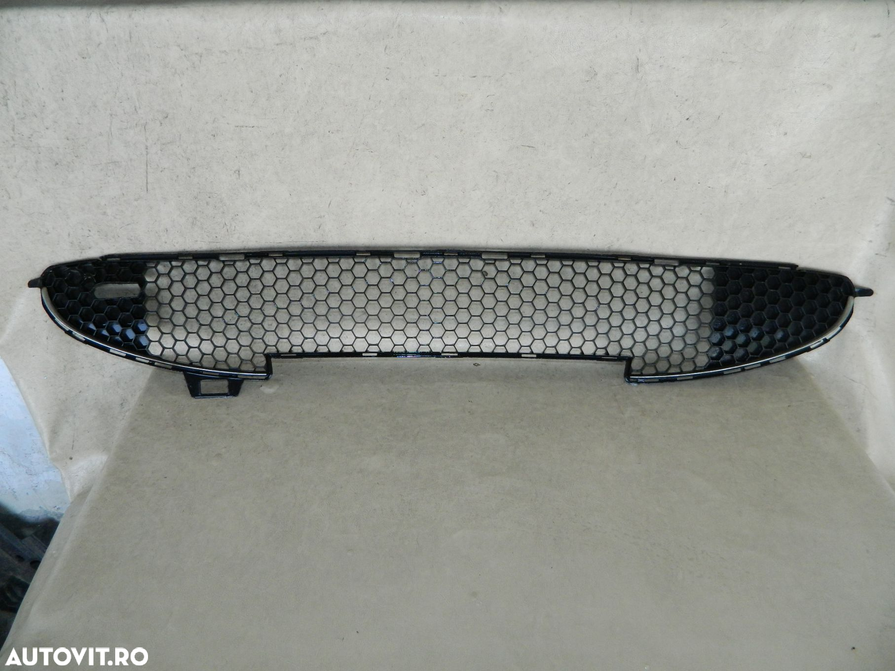 Grila intre proiectoare Peugeot 206, 2002, 2003, 2004, 2005, 2006, ,  cod origine OE 9648292477 - 2