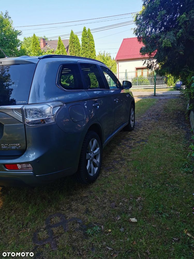 Mitsubishi Outlander 2.0 4WD Plus - 5