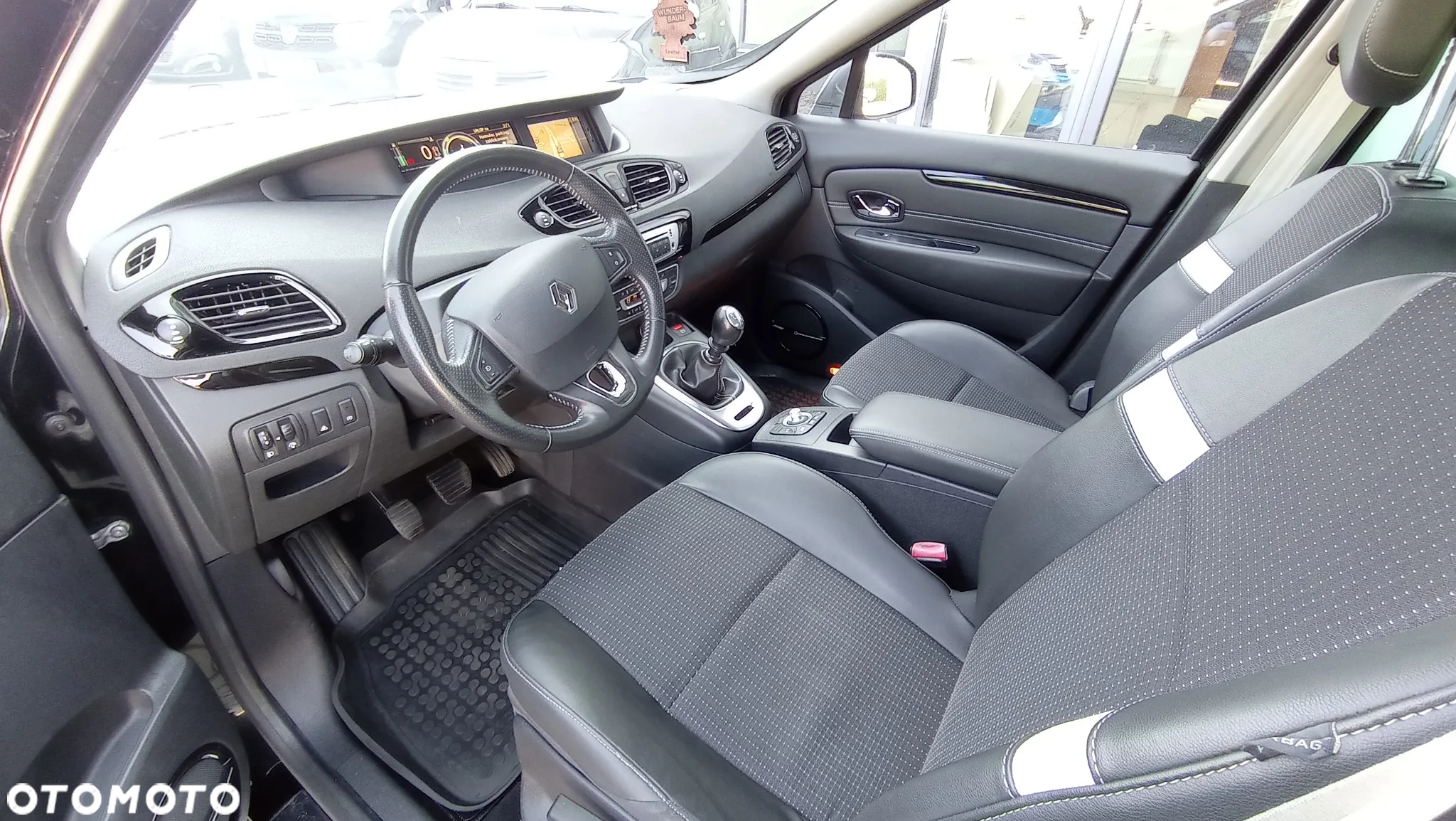 Renault Scenic 1.6 dCi Energy Bose - 9
