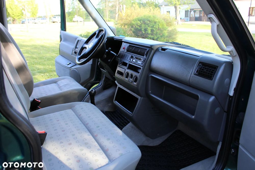 Volkswagen Caravelle GL - 24