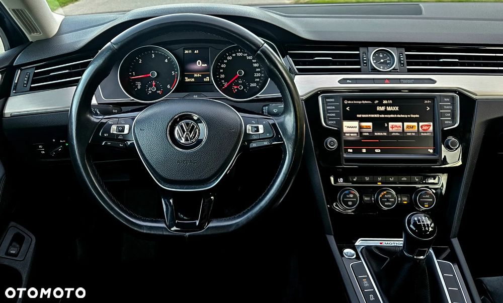 Volkswagen Passat 2.0 TDI SCR (BlueMotion Technology) 4Motion Highline - 9