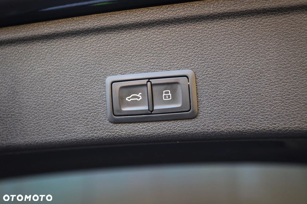 Audi A4 Avant 2.0 TDI DPF clean diesel quattro S tronic S line Sportpaket - 22