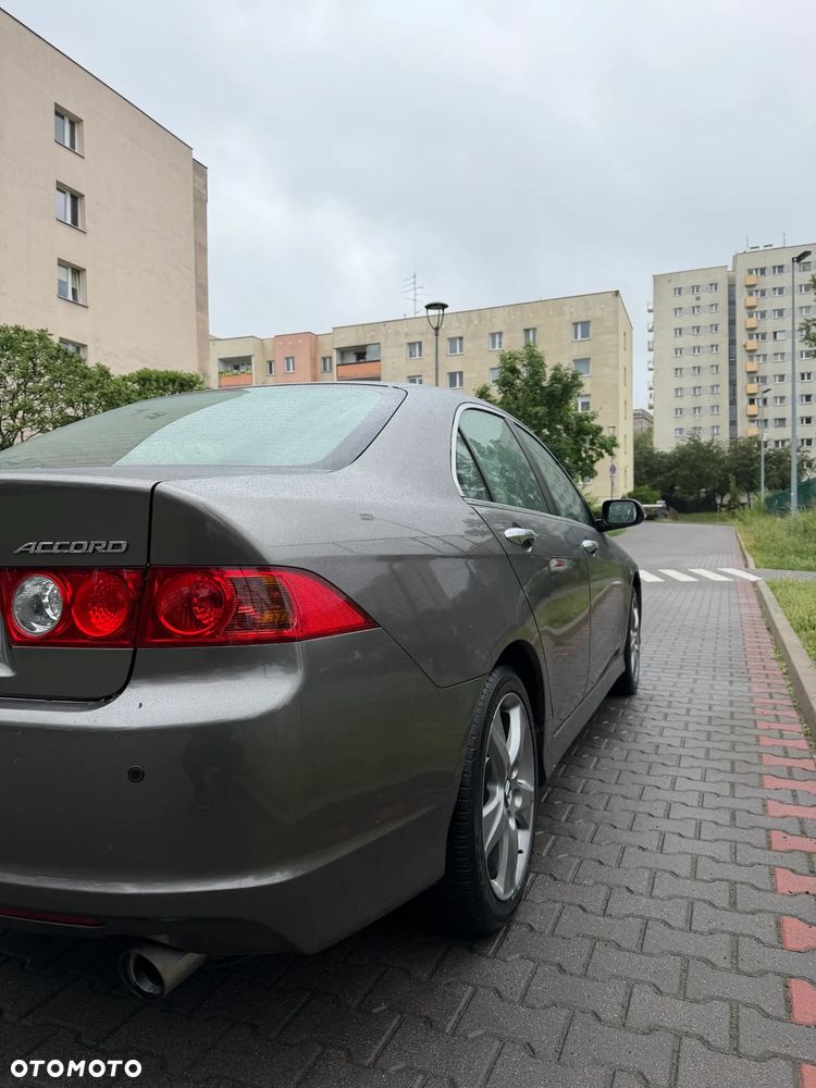 Honda Accord 2.0 Executive - 12