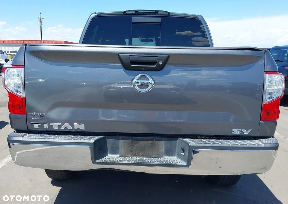 Nissan Titan 5.6 V8 SE Crew Cab - 6