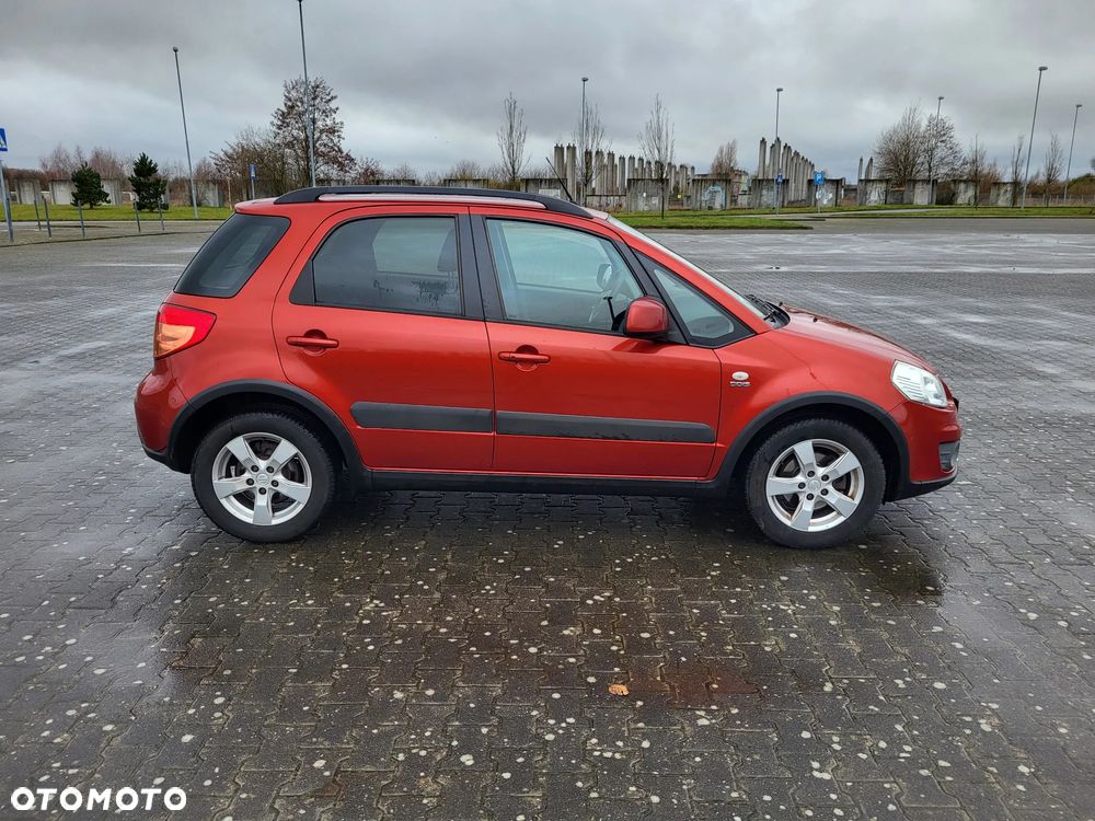 Suzuki SX4 2.0 DDiS 4x2 Comfort - 4