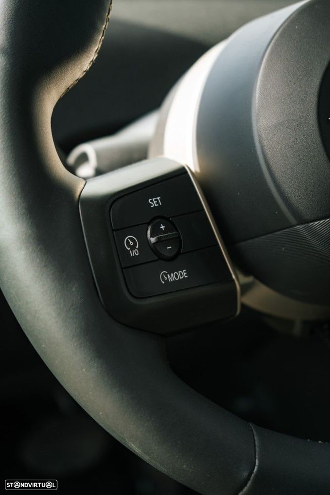 MINI 3 Portas Cooper C Essential - 21