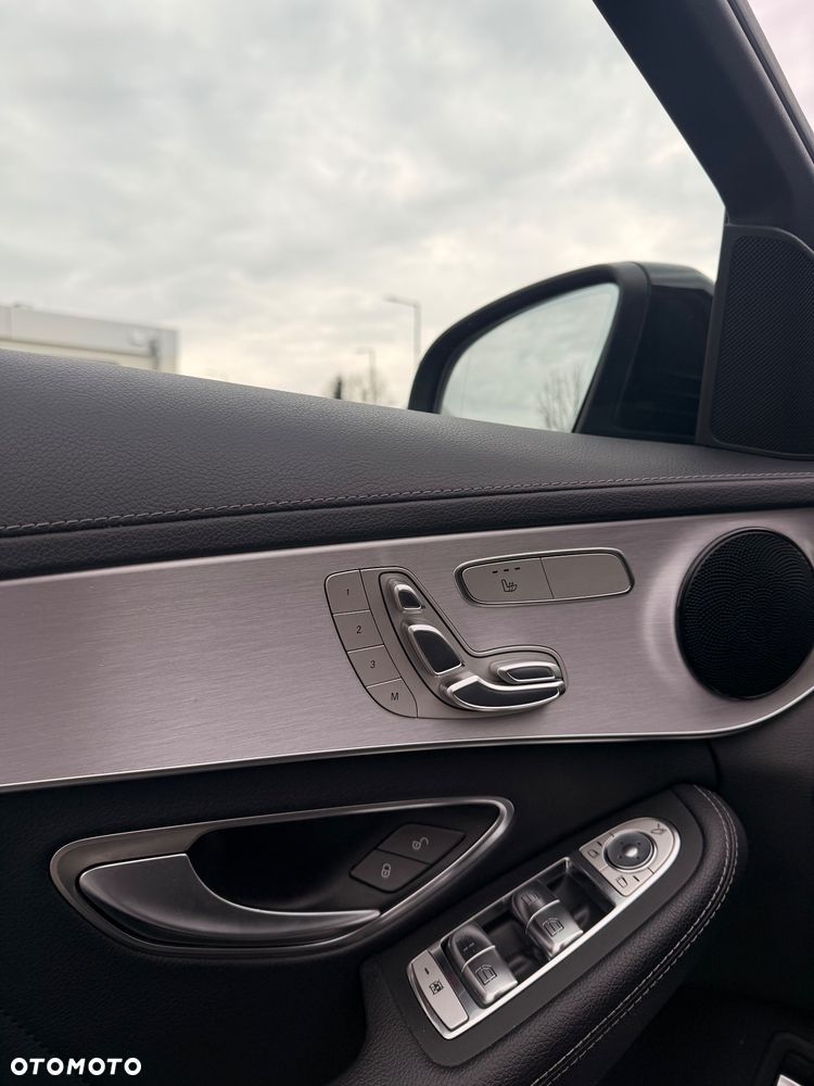 Mercedes-Benz Klasa C 300 d 4MATIC 9G-TRONIC - 25