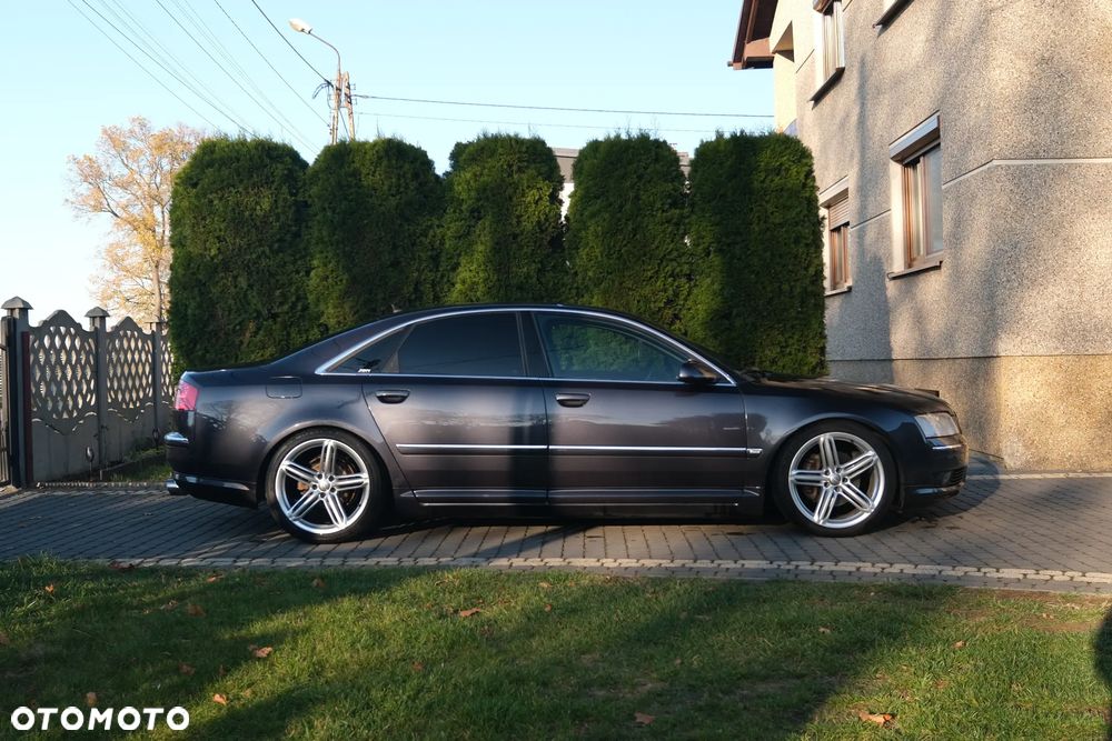 Audi A8 2004 photo 2