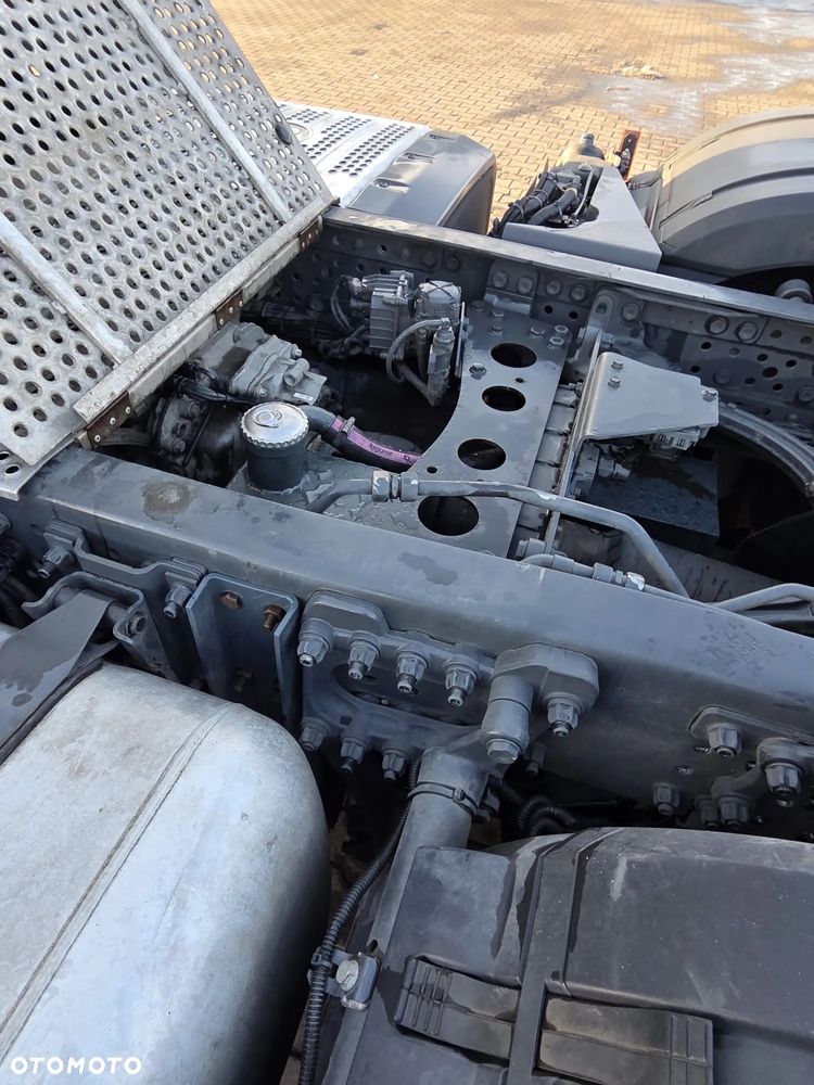 Mercedes-Benz ACTROS 2251 Giga Space - 13