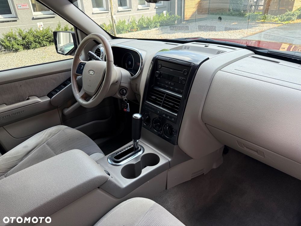 Ford Explorer 4.0 4WD - 31