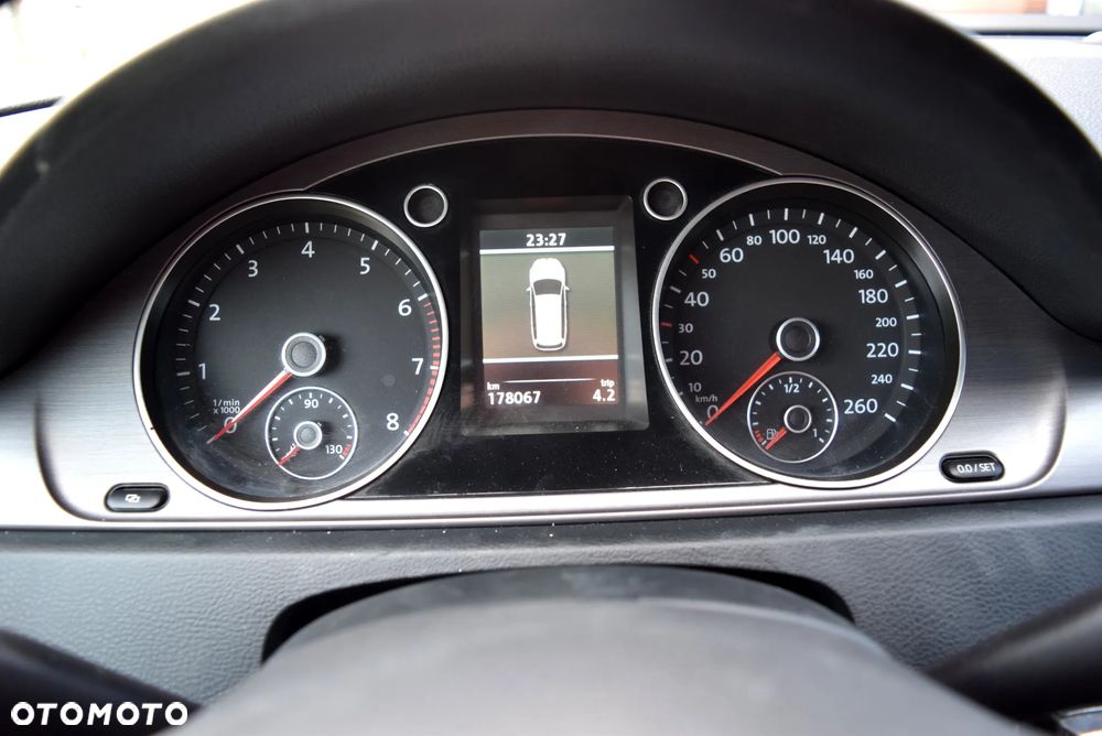 Volkswagen Passat - 20