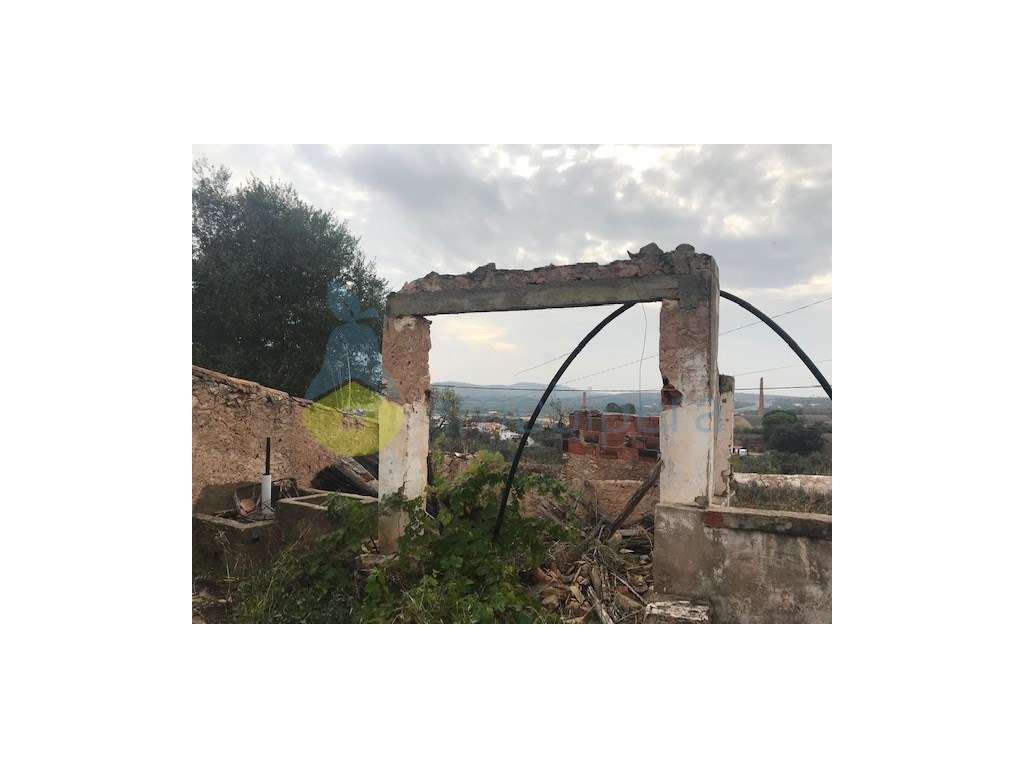 TERRENO MISTO COM MORADIA EM RUÍNA - Grande imagem: 3/41