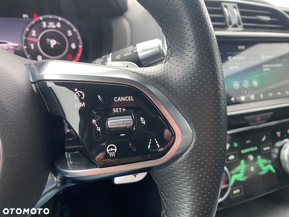 Jaguar XE P300 AWD R-Dynamic HSE - 26