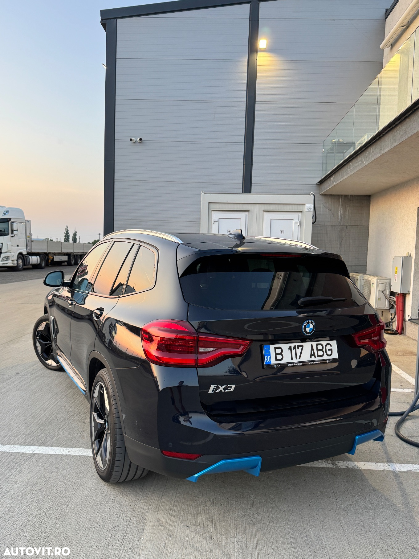BMW iX3 Standard - 4