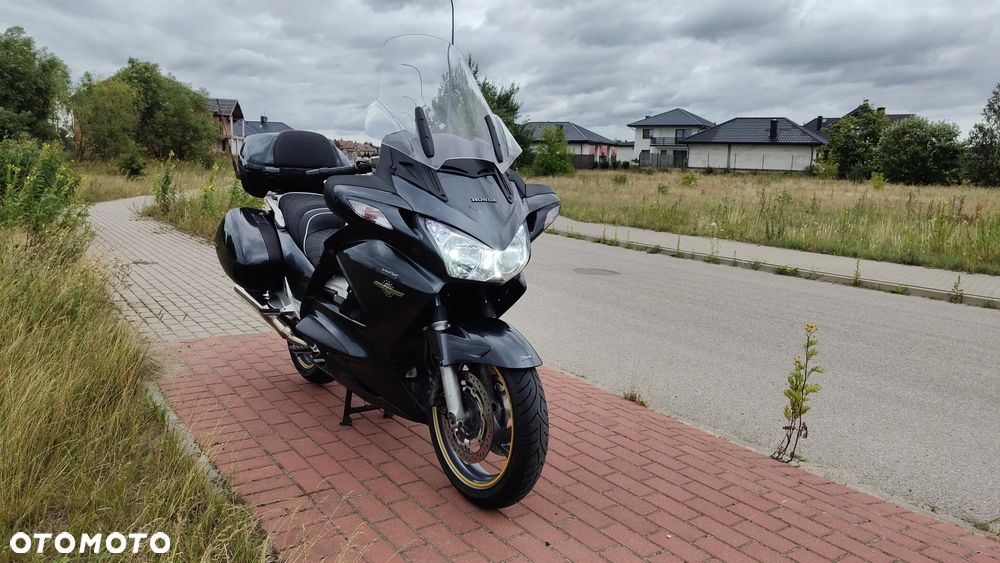 Honda ST - 8