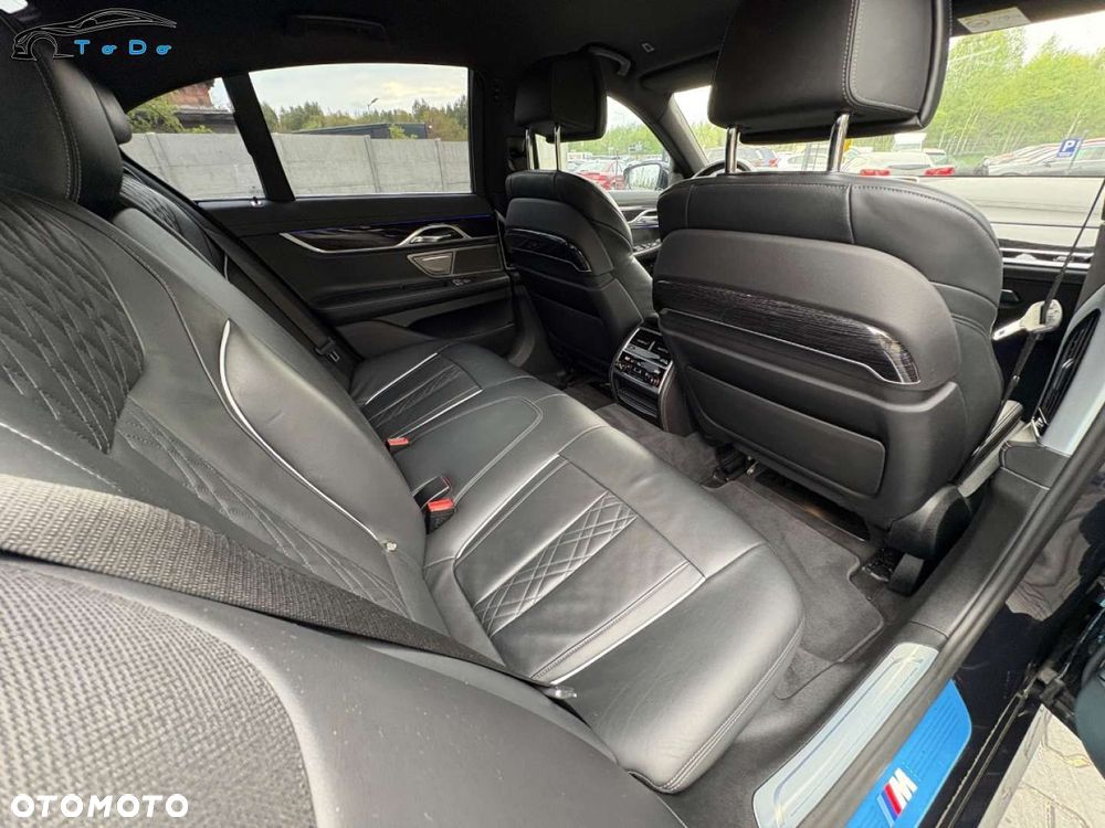 BMW Seria 7 750i xDrive - 28