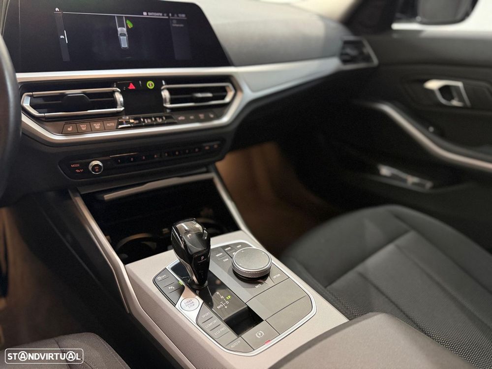 BMW 320 d Touring Auto - 21