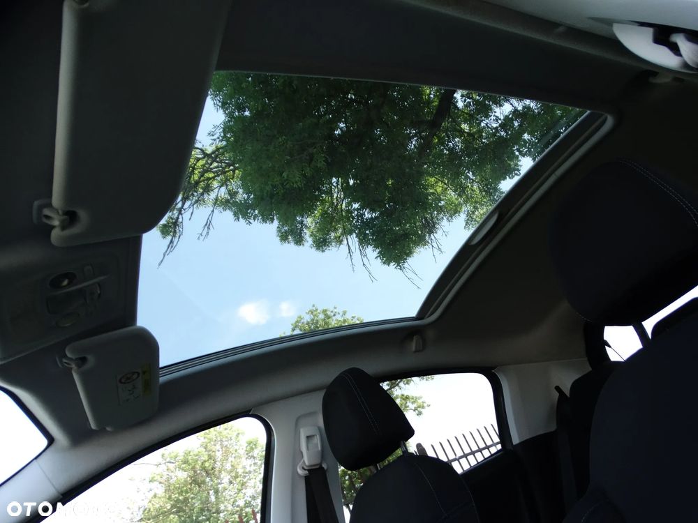 Peugeot 208 - 11