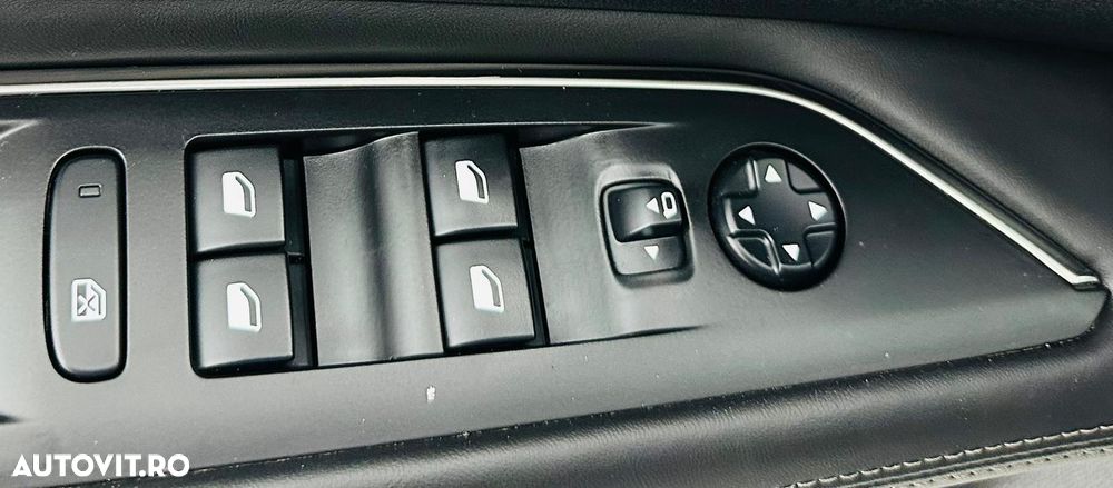 Peugeot 3008 PureTech 130 Stop & Start GPF Allure - 11