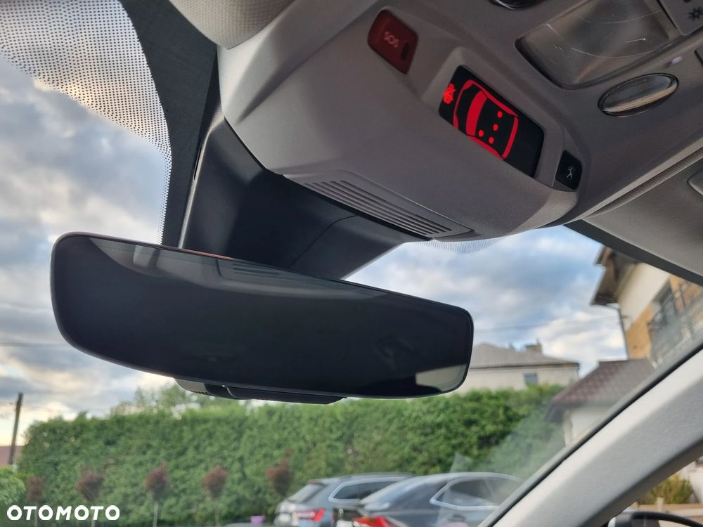Peugeot 3008 1.6 PureTech Hybrid4 PHEV Allure S&S EAT8 - 16