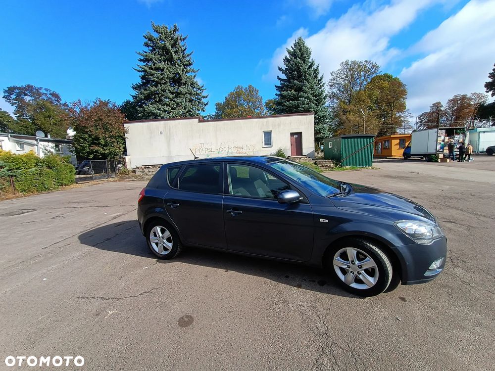 Kia Ceed - 9