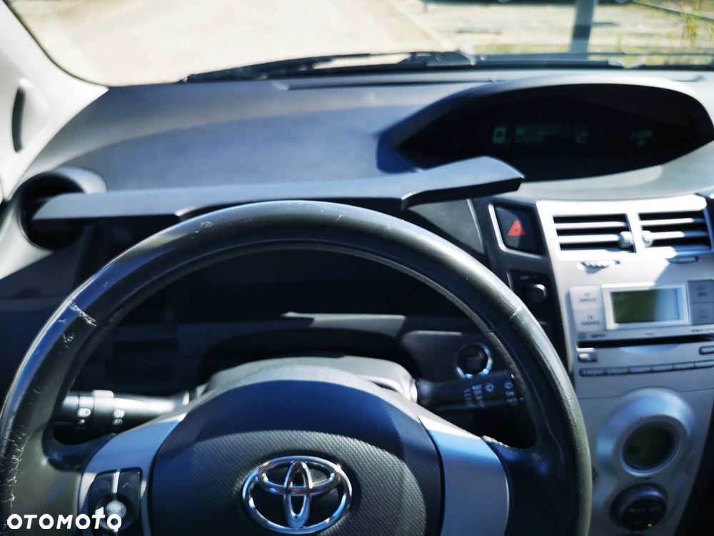 Toyota Yaris 1.3 Sol - 8