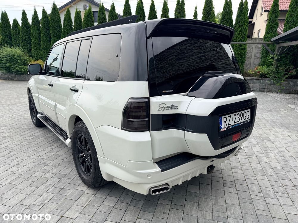 Mitsubishi Pajero - 2