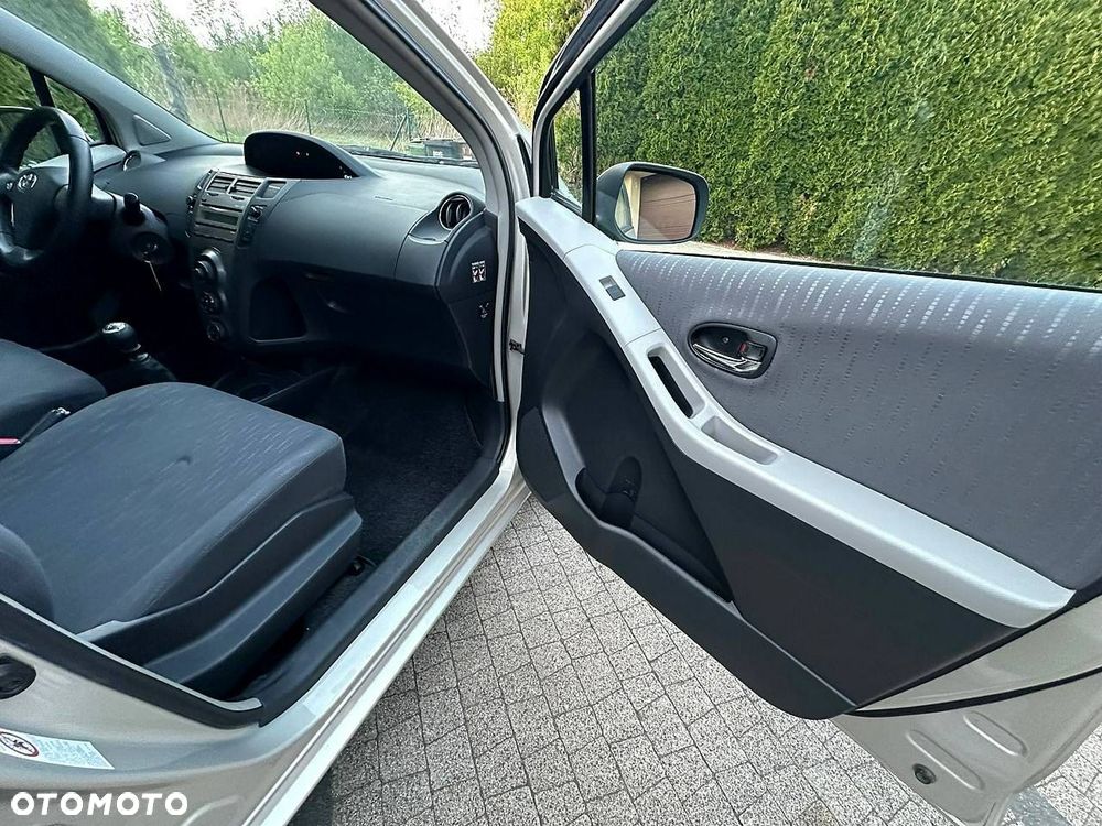 Toyota Yaris - 11