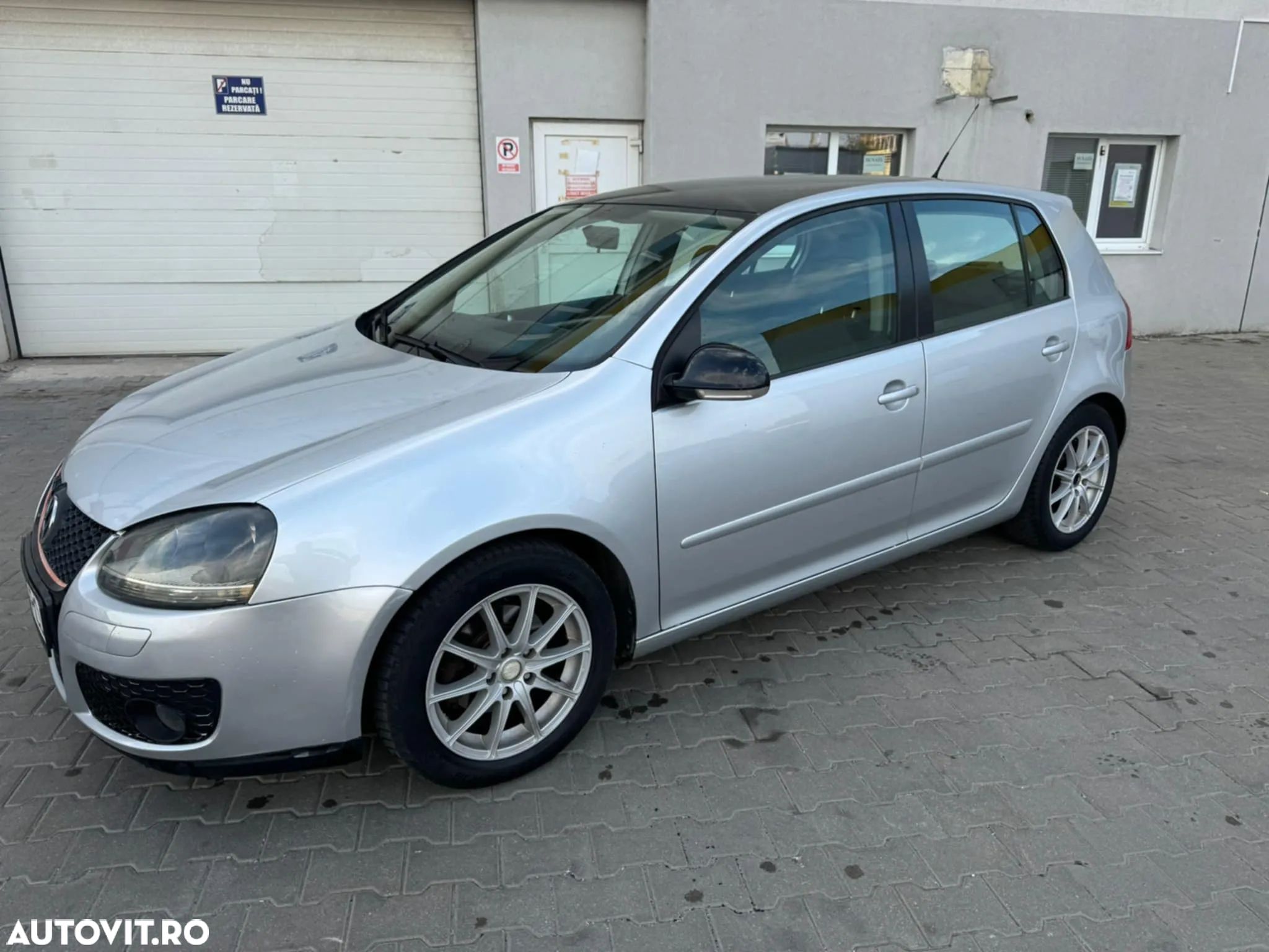 Volkswagen Golf - 1