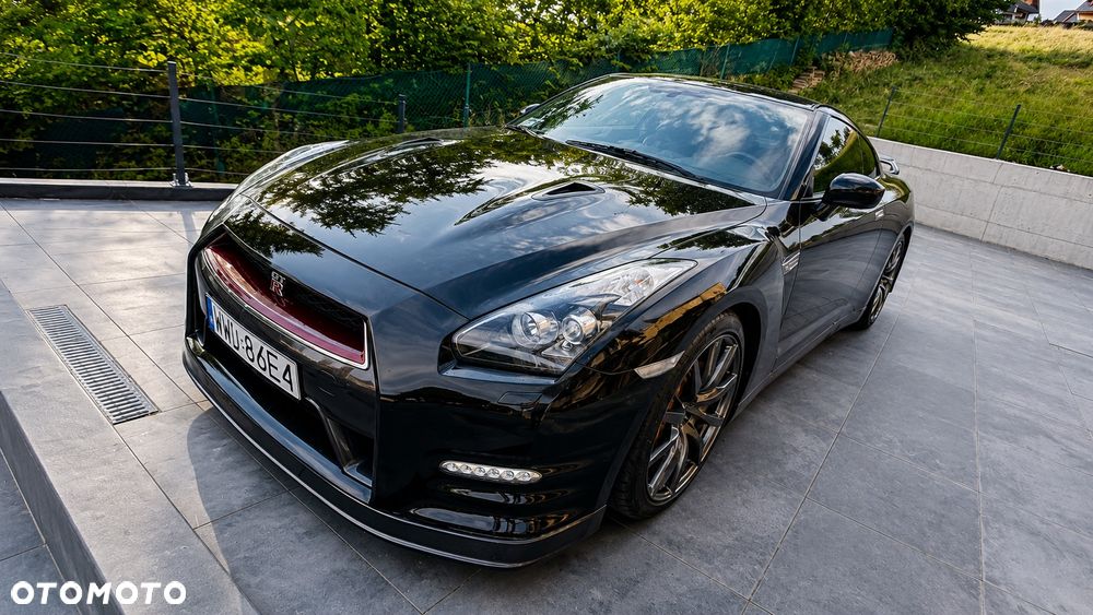 Nissan GT-R - 1