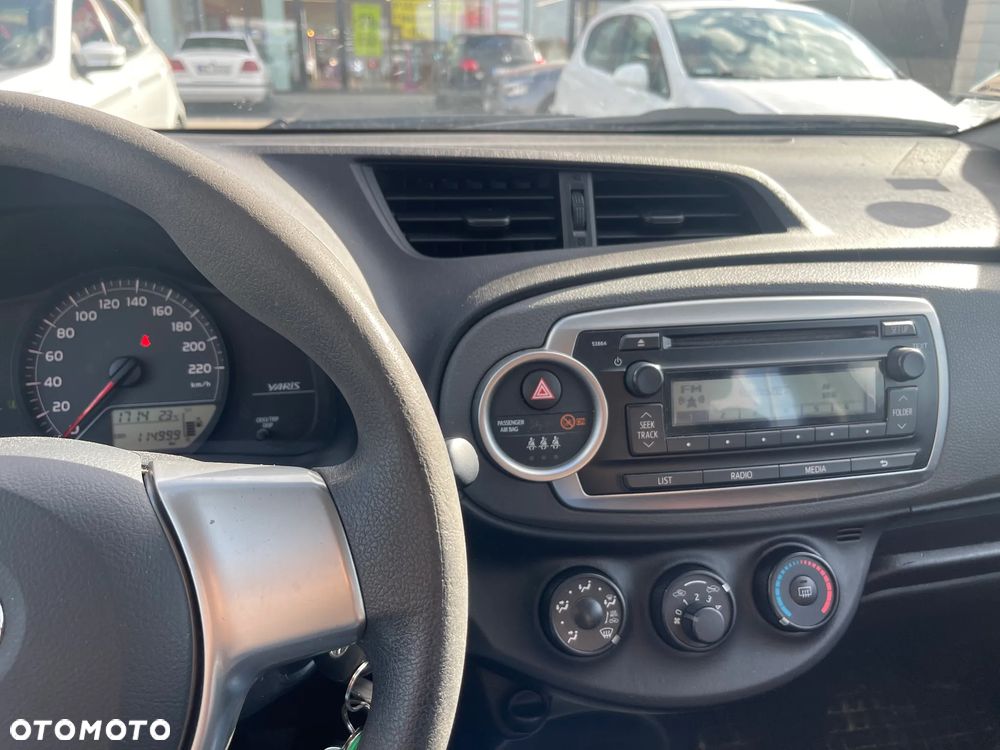 Toyota Yaris - 10