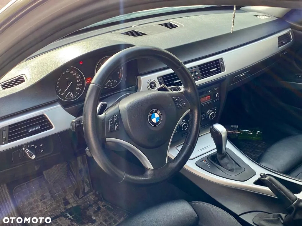 BMW Seria 3 330d DPF Touring - 13