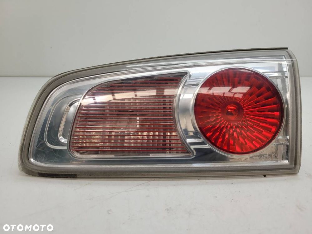 LAMPA TYŁ PRAWA MAZDA 2 DY BIAŁA EUROPA LIFT 2007 - 1