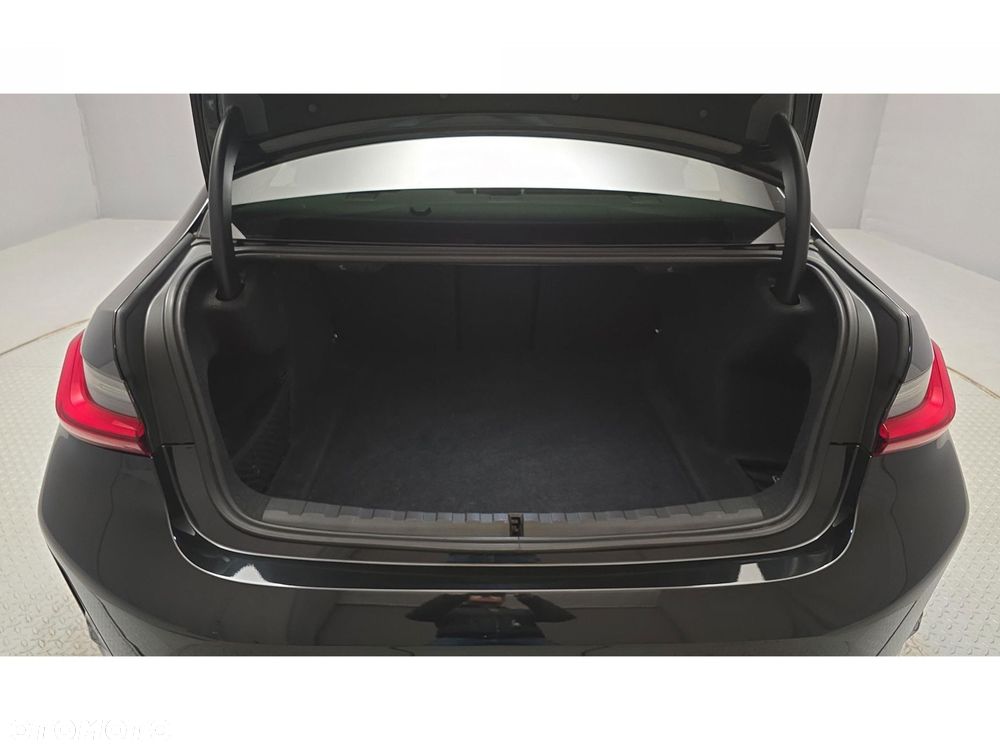 BMW Seria 3 320d xDrive mHEV M Sport - 24
